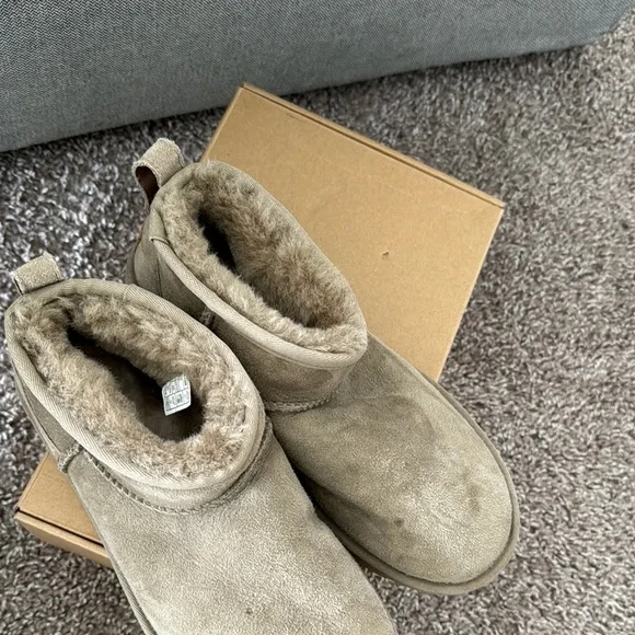 Ugg Mini in Antelope - Picture 2 of 5